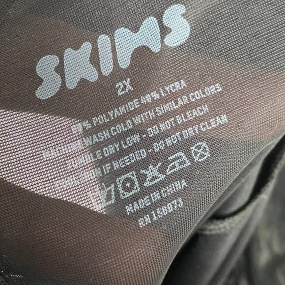 NWOT SKIMS Onyx Black Simply Bare Low Back Catsuit - Picture 6 of 9